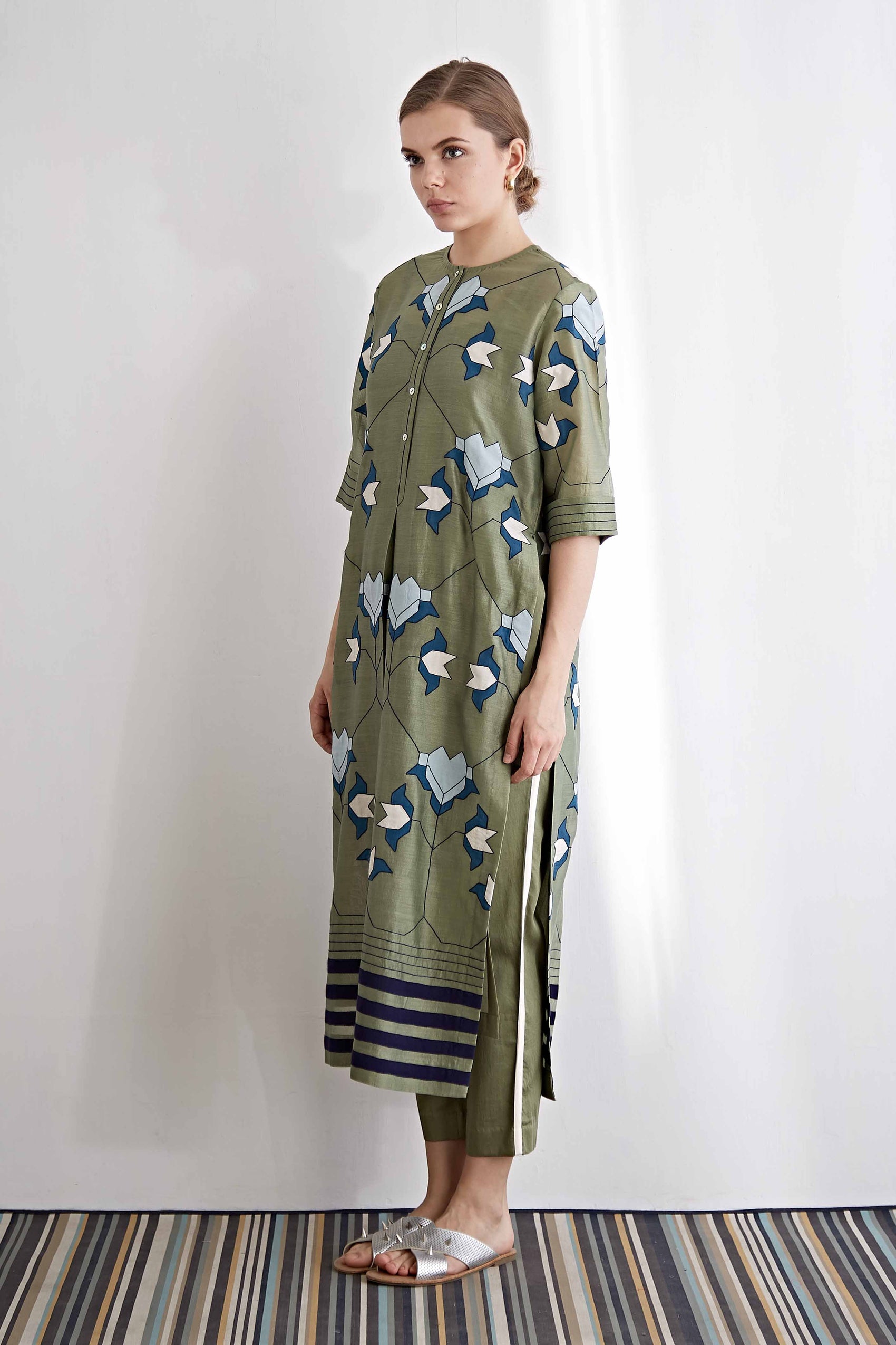 CENTER PLEATED KAMEEZ