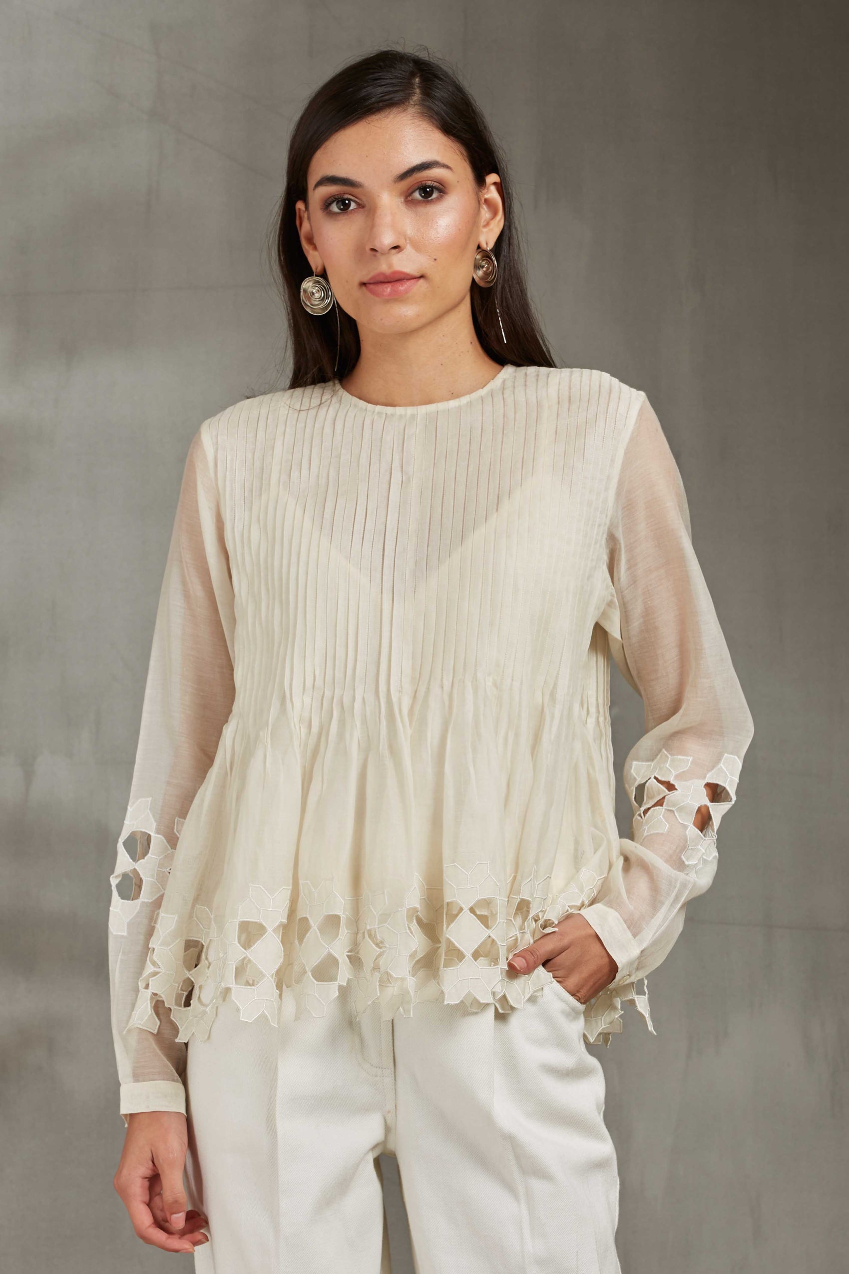 SUPER PLEATED BLOUSE