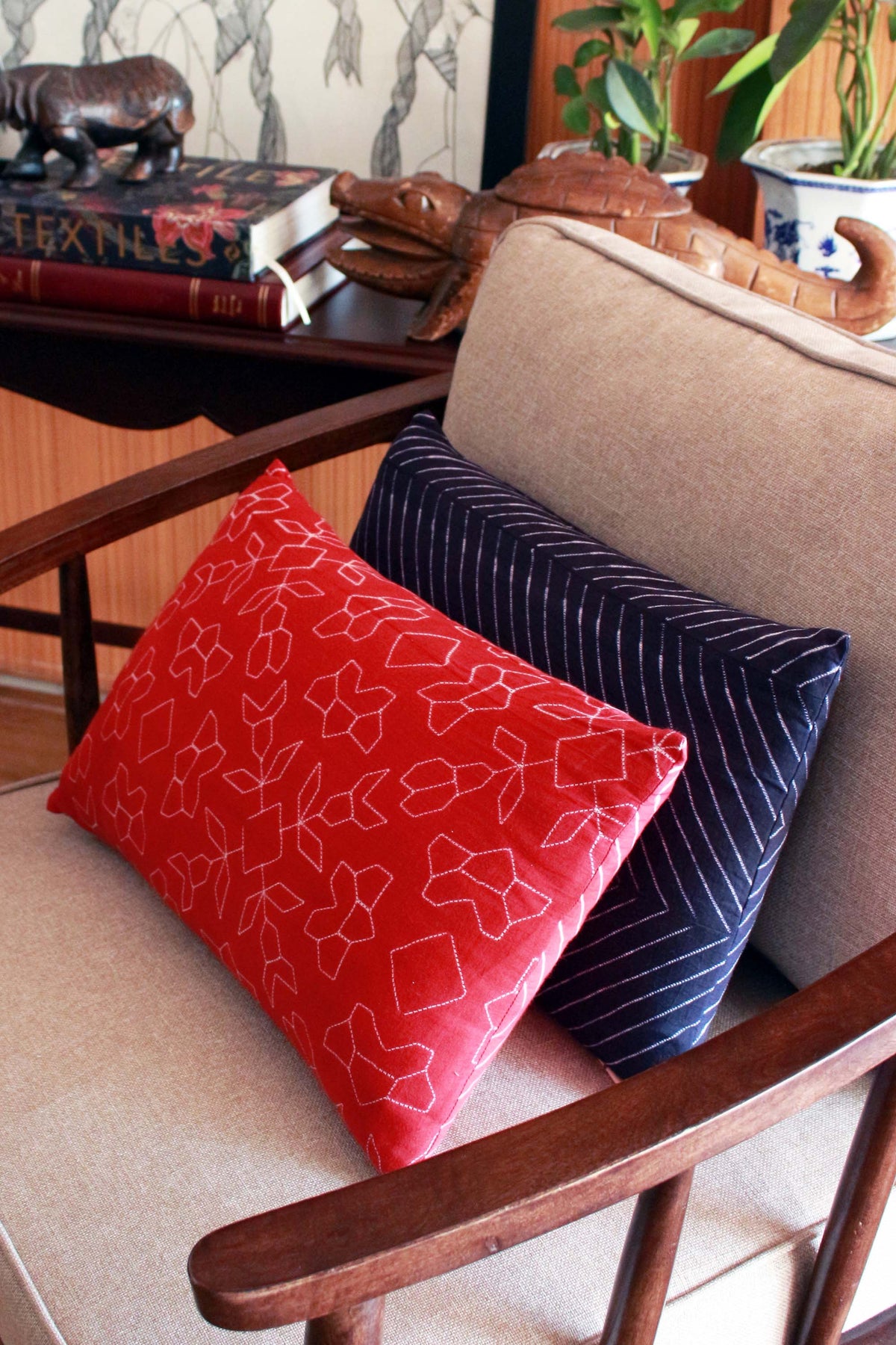 SHIBORI CHEVRON NAVY CUSHION