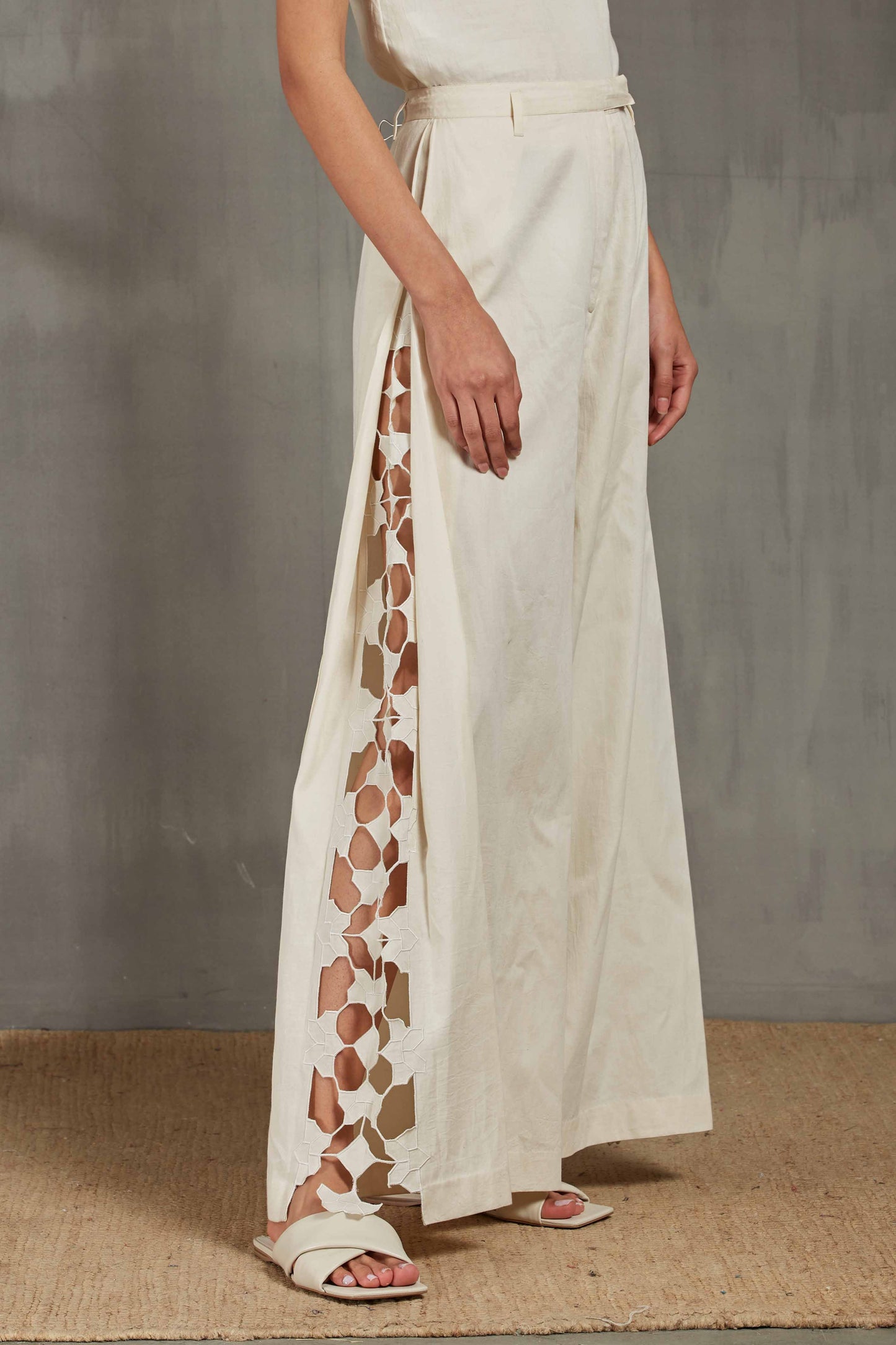 SIDE PLEATED PANT