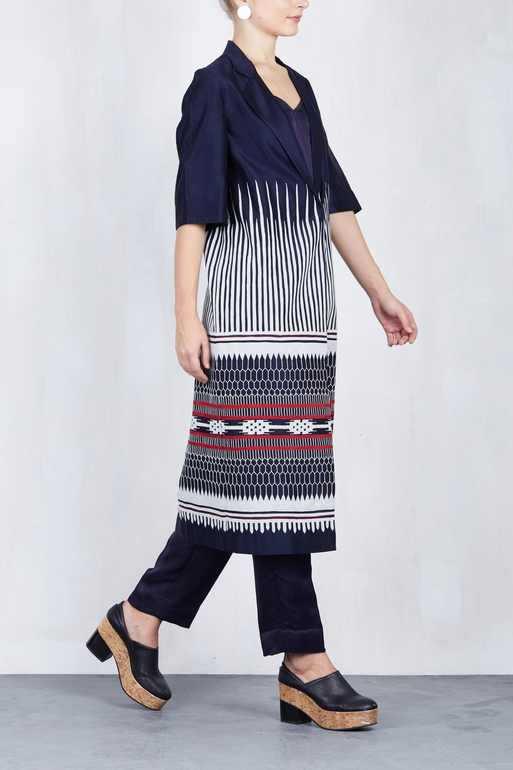 BEEHIVE STRAIGHT JACKET