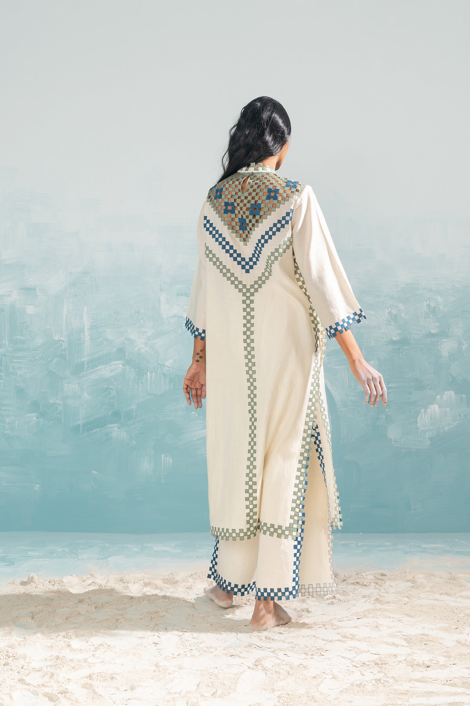 NILE CUTWORK STRAIGHT KAMEEZ