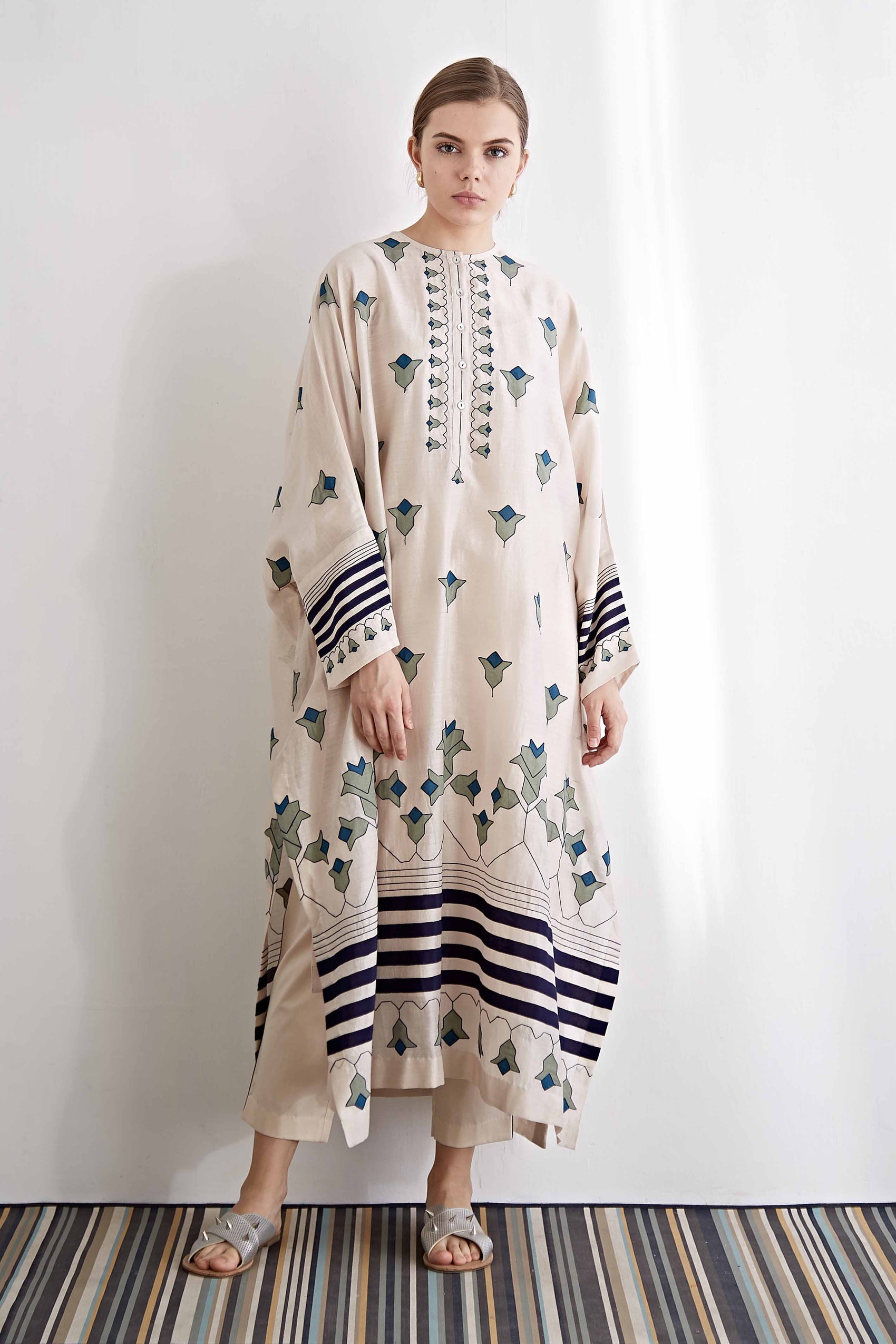 TABLEMAT KAFTAN KAMEEZ