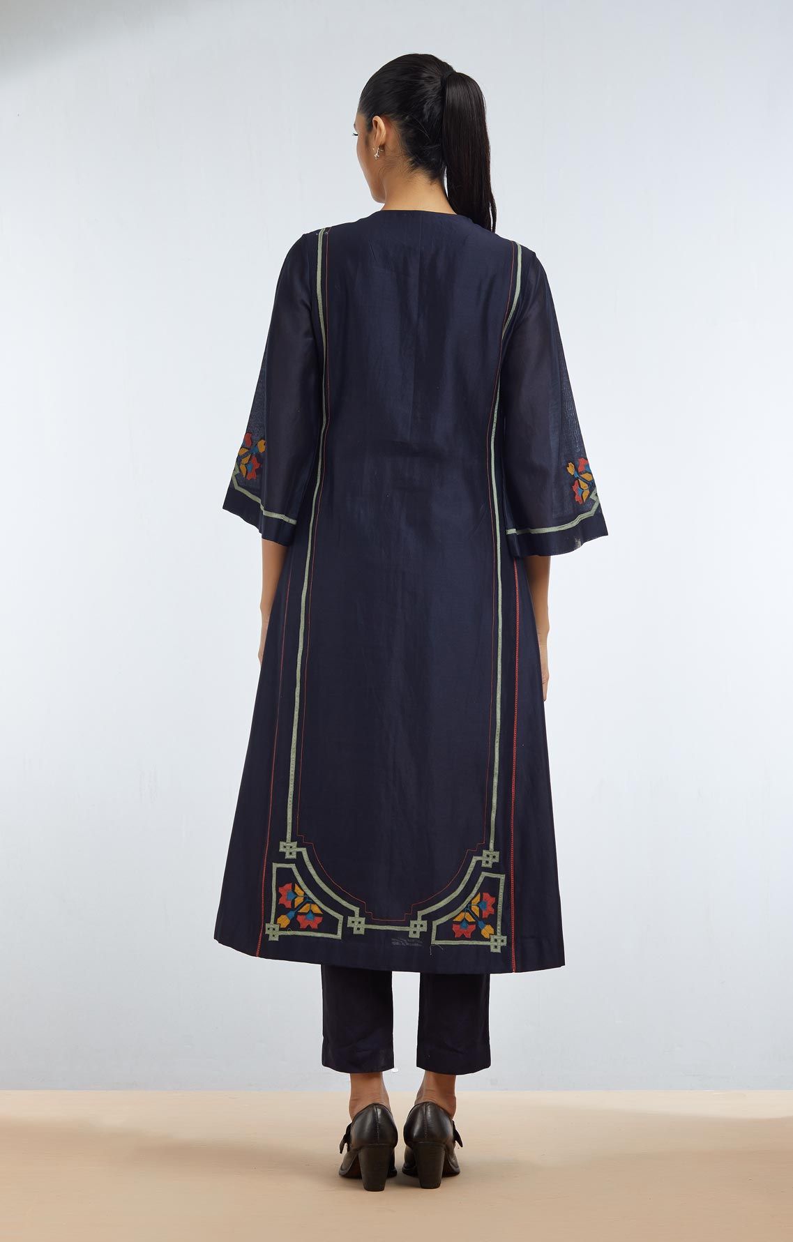 ALINE KAMEEZ