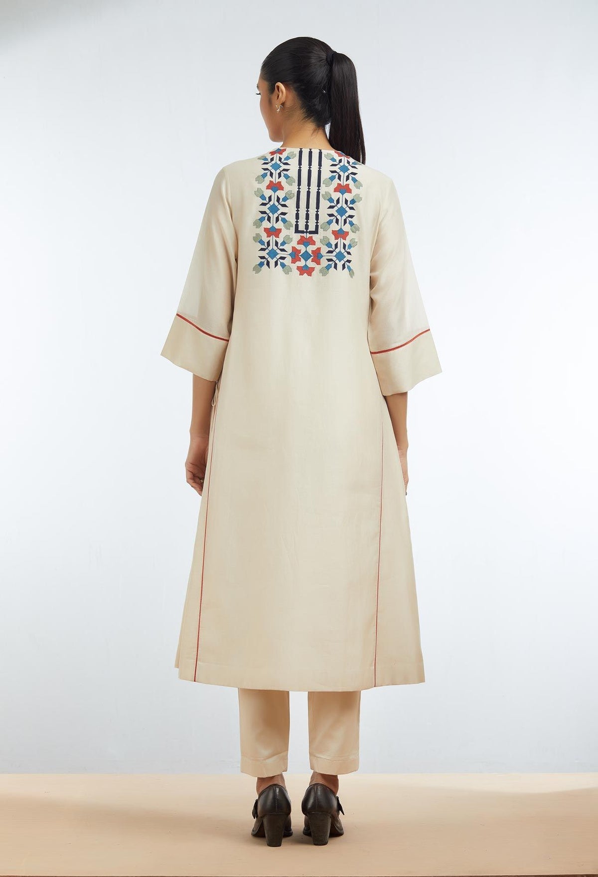 ALINE KAMEEZ