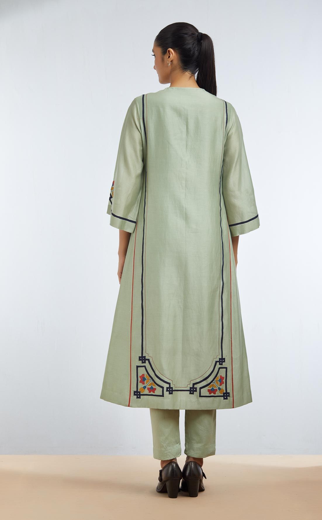 ALINE KAMEEZ